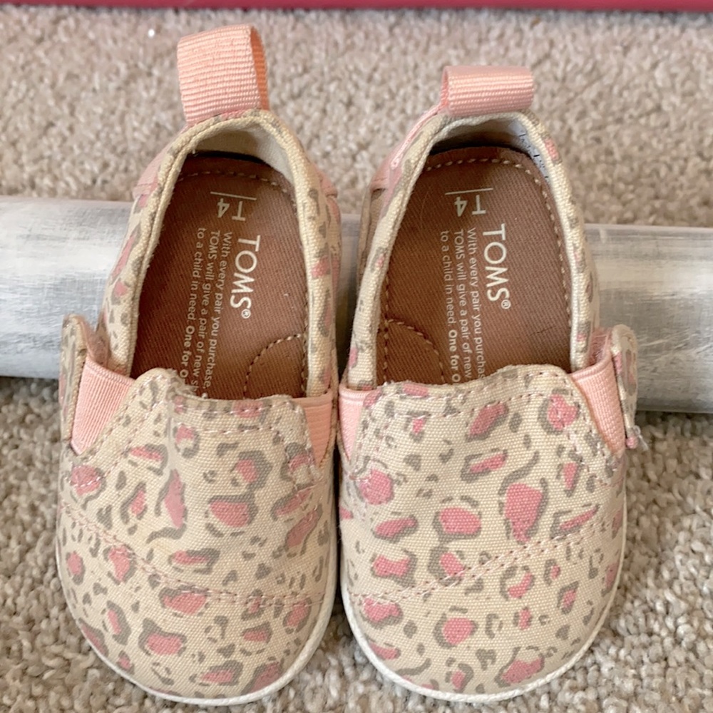 TOMS. Easter/spring Toddler size 4 Leopard print. gently worn